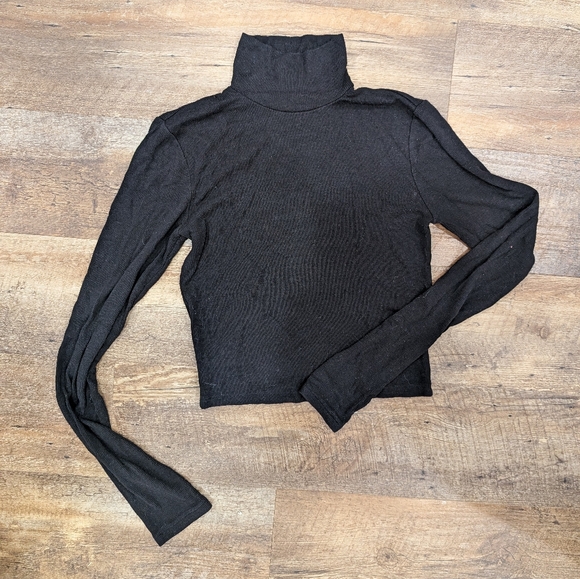 Wilfred Only Waist (cropped) Turtleneck in Black - Picture 3 of 4